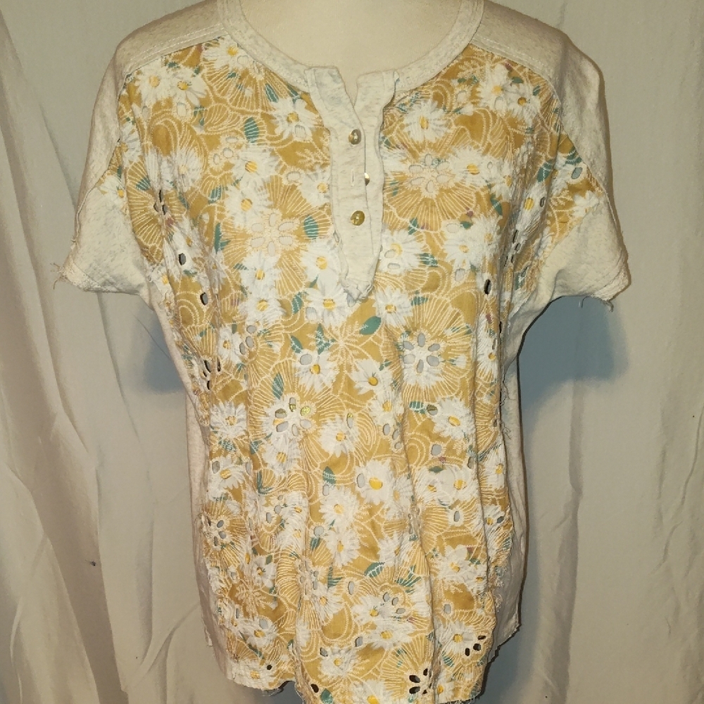 Miss Me Size Medium Women's Boho Style Floral  Cutout Raw Cut Cap Sleeves